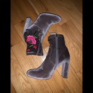 STEVE MADDEN VELVET FLORAL (LIMITED ED) BOOTS